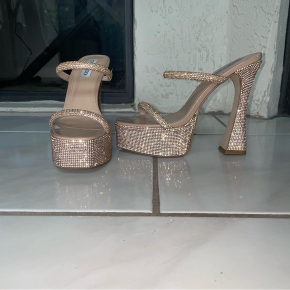 Steve Madden Shoes - Steve Madden Zayne-R Embellished Platform Heels 7.5 Flawed